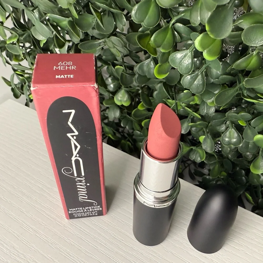 NEW IN BOX - M·A·CXIMAL SILKY MATTE LIPSTICK - 608 MEHR